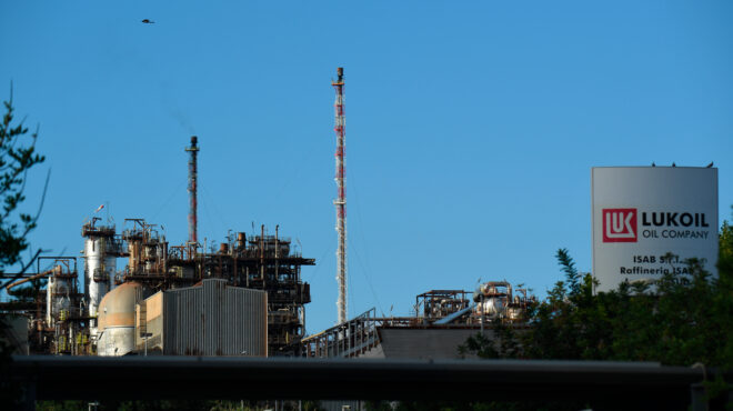 lukoil-η-κατάρρευση-ενός-ενεργειακού-κολοσ-564110236
