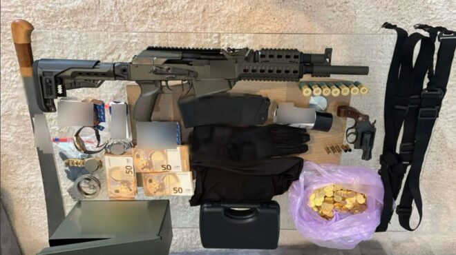 λίρες-όπλα-και-πολυτελή-οχήματα-εξαρθ-564114784