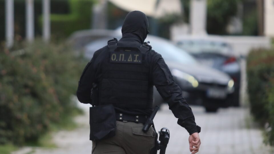 Οι πλαστοί πίνακες που κατασχέθηκαν στην αποθήκη του γκαλερίστα [εικόνες]-7