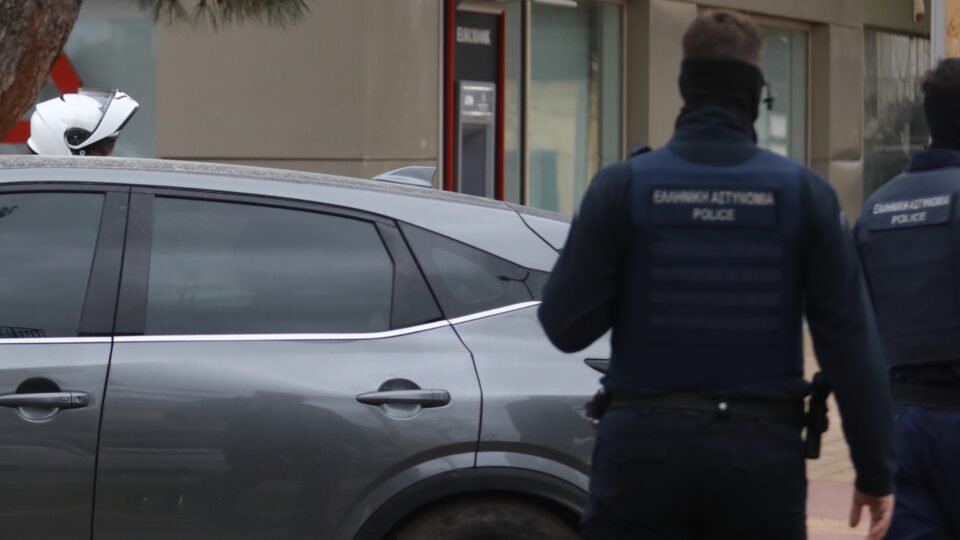 Καταγγελία ότι ο γκαλερίστας φέρεται να πωλούσε «έργα» Παρθένη και Τσαρούχη για 5.000 ευρώ-3