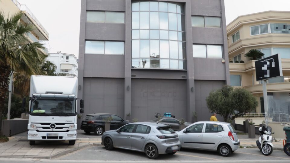 Οι πλαστοί πίνακες που κατασχέθηκαν στην αποθήκη του γκαλερίστα [εικόνες]-2