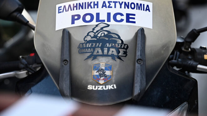 ομόνοια-64χρονος-απείλησε-υπαλλήλους-τ-564115624