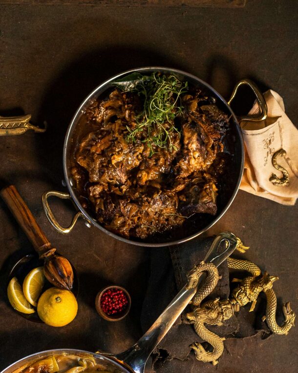 πρόβειο-λευκό-στιφάδο-στον-φούρνο-564126379