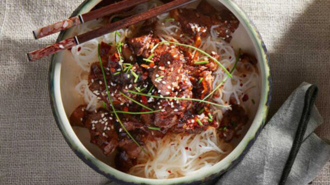 χοιρινό-ψαρονέφρι-με-πράσα-και-σόγια-564133324