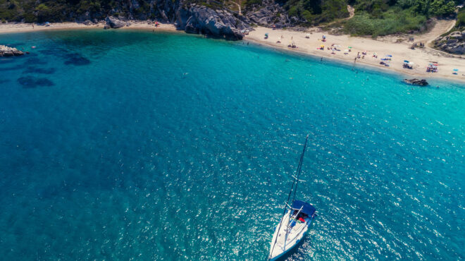 ξαπλώστρες-τέλος-στη-βουρβουρού-564129535