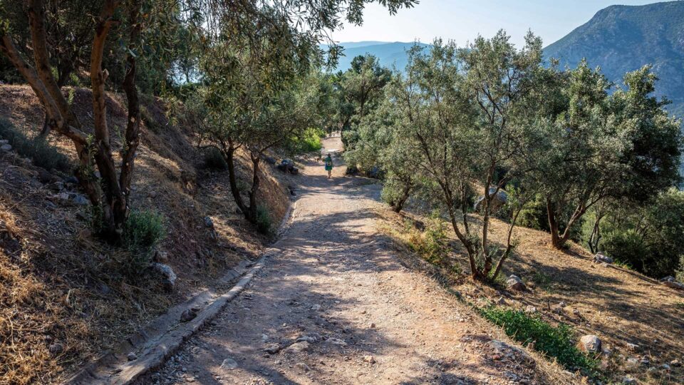 10 αξέχαστες ανοιξιάτικες πεζοπορίες-1