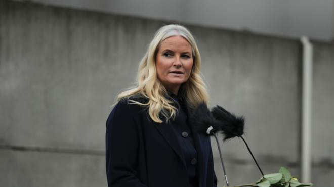 με-χειραγώγησε-και-με-εξαπάτησε-η-πρ-564135916