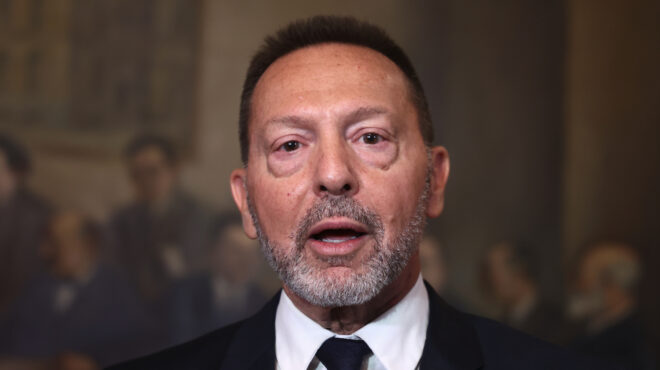 στουρνάρας-αντέχει-η-ελληνική-οικονο-564134155