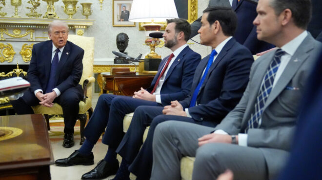 γιατί-ο-τραμπ-κάνει-δώρο-παπούτσια-στο-564125176