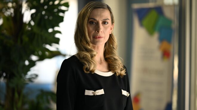 η-βίκυ-βολιώτη-εισβάλλει-στον-γιατρό-564112072