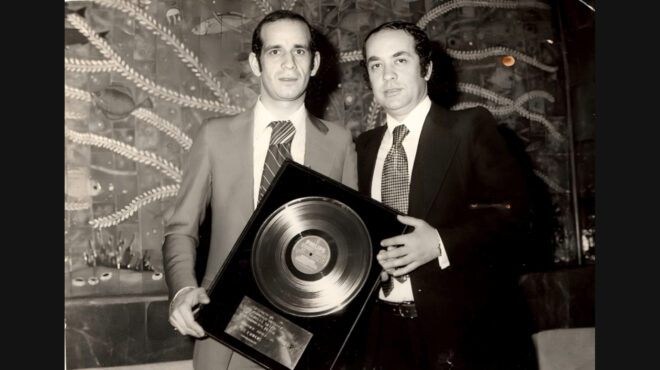 ο-άγνωστος-στιχουργός-μεγάλων-επιτ-564183460