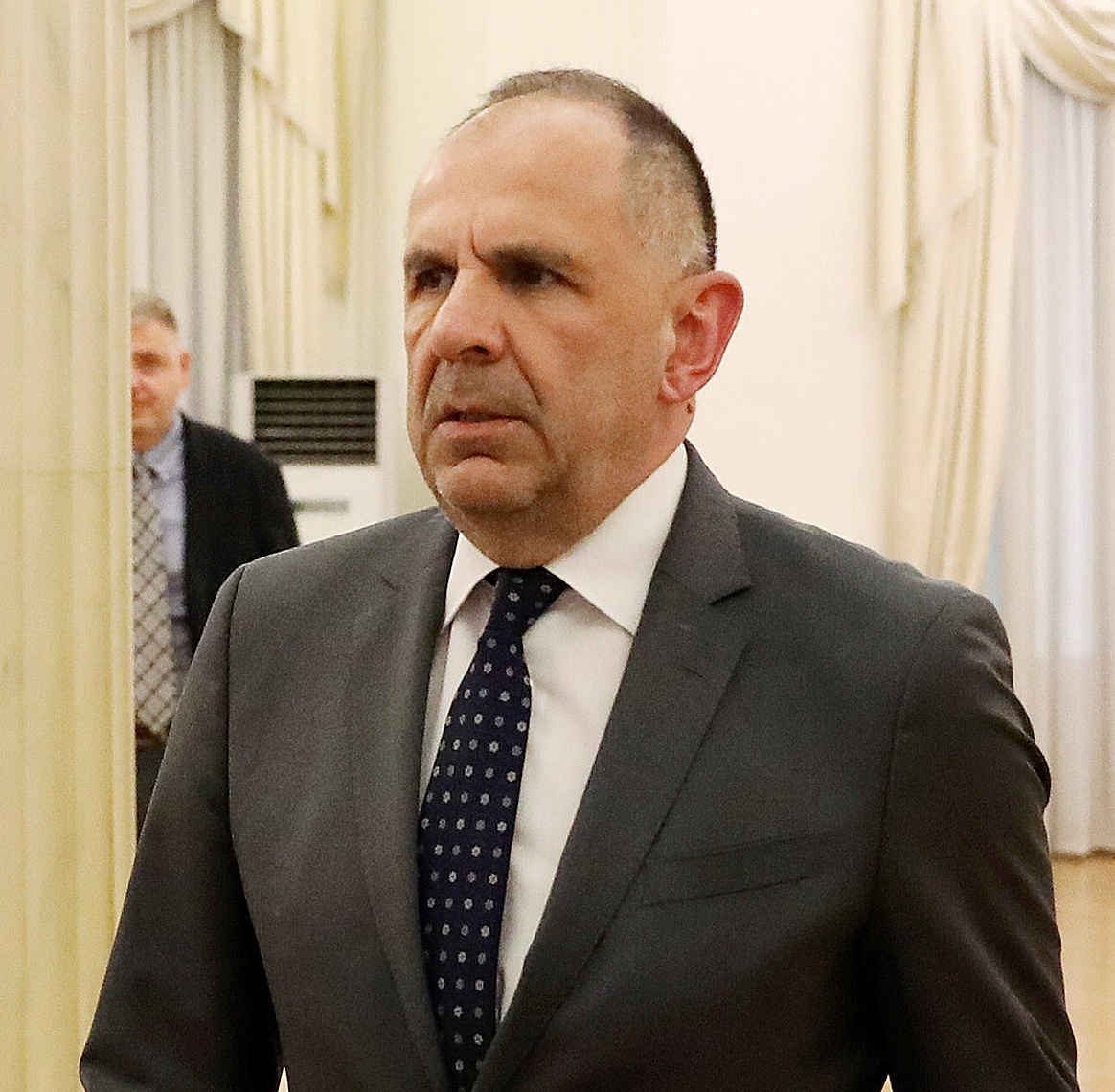 Εντός και Εκτός: Πόσο πιο χαμηλά;-1