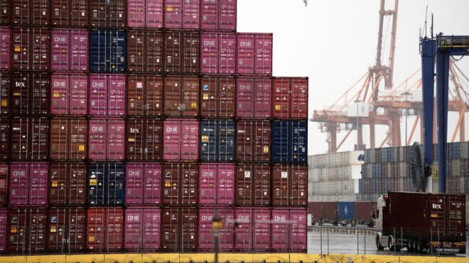 400-εκατ-από-τα-μαύρα-κοντέινερ-564195103