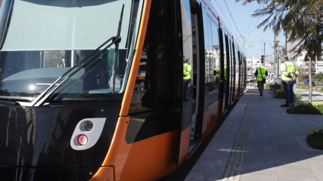 ayxisi-epivaton-se-metro-trolei-kai-tram-to-a-trimino-564194470