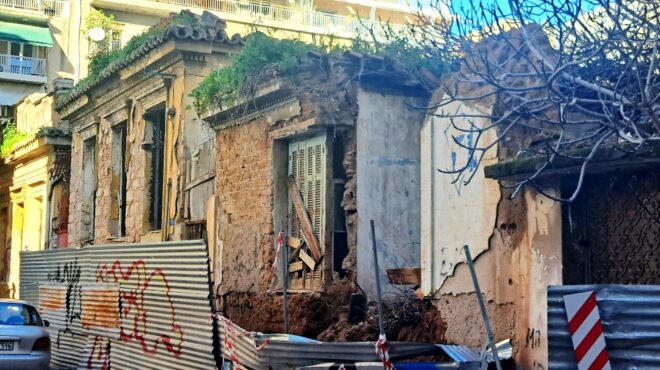 ενα-θραύσμα-λαϊκού-νεοκλασικισμού-πο-564153547