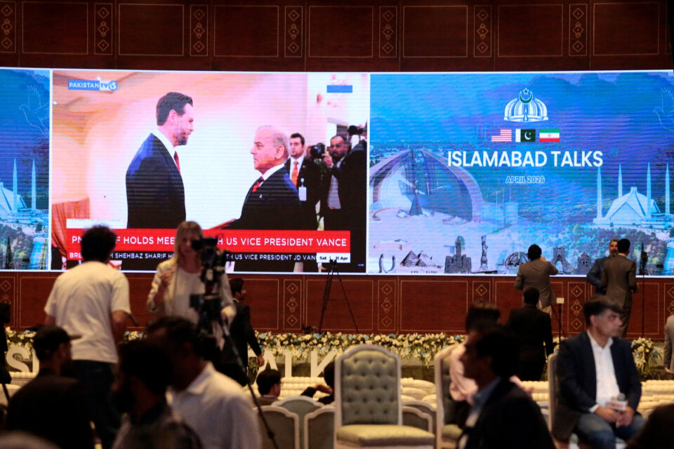 Κεμπάπ, φολκλόρ και… αναμονή για τους δημοσιογράφους στο Πακιστάν – «Βαριέμαι μέχρι θανάτου»-3