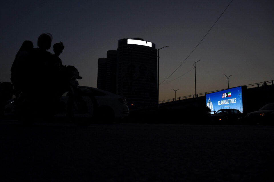 Κεμπάπ, φολκλόρ και… αναμονή για τους δημοσιογράφους στο Πακιστάν – «Βαριέμαι μέχρι θανάτου»-4