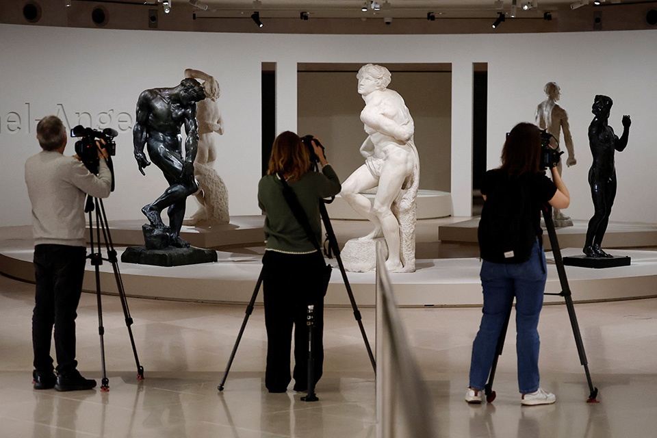 Υπερήλικας ετών 69-3