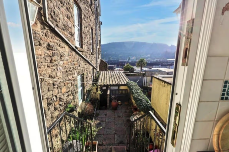 Το σπίτι των 2,2 μέτρων βρήκε αγοραστή (εικόνες)-4