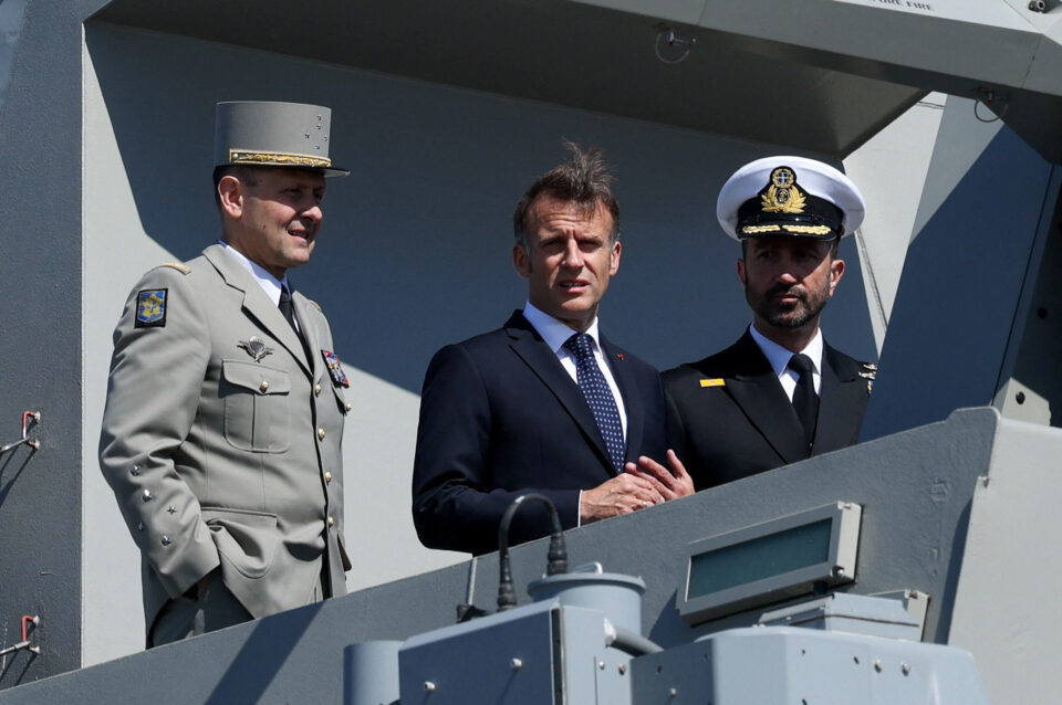 Επίσκεψη Μητσοτάκη – Μακρόν στη φρεγάτα «Κίμων»-3