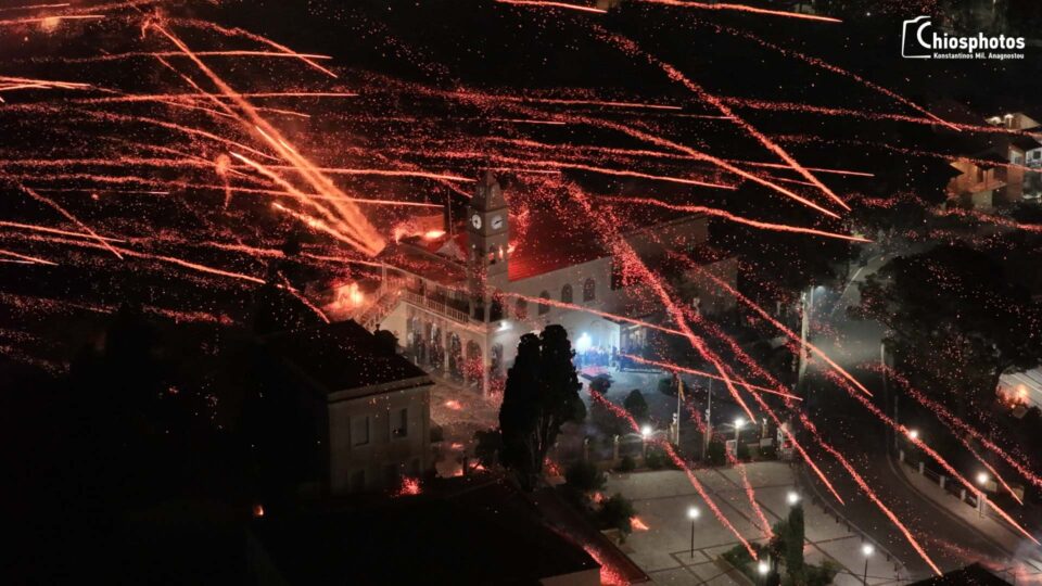 Χίος: Μάγεψε και πάλι ο ρουκετοπόλεμος στο Βροντάδο [βίντεο]-1