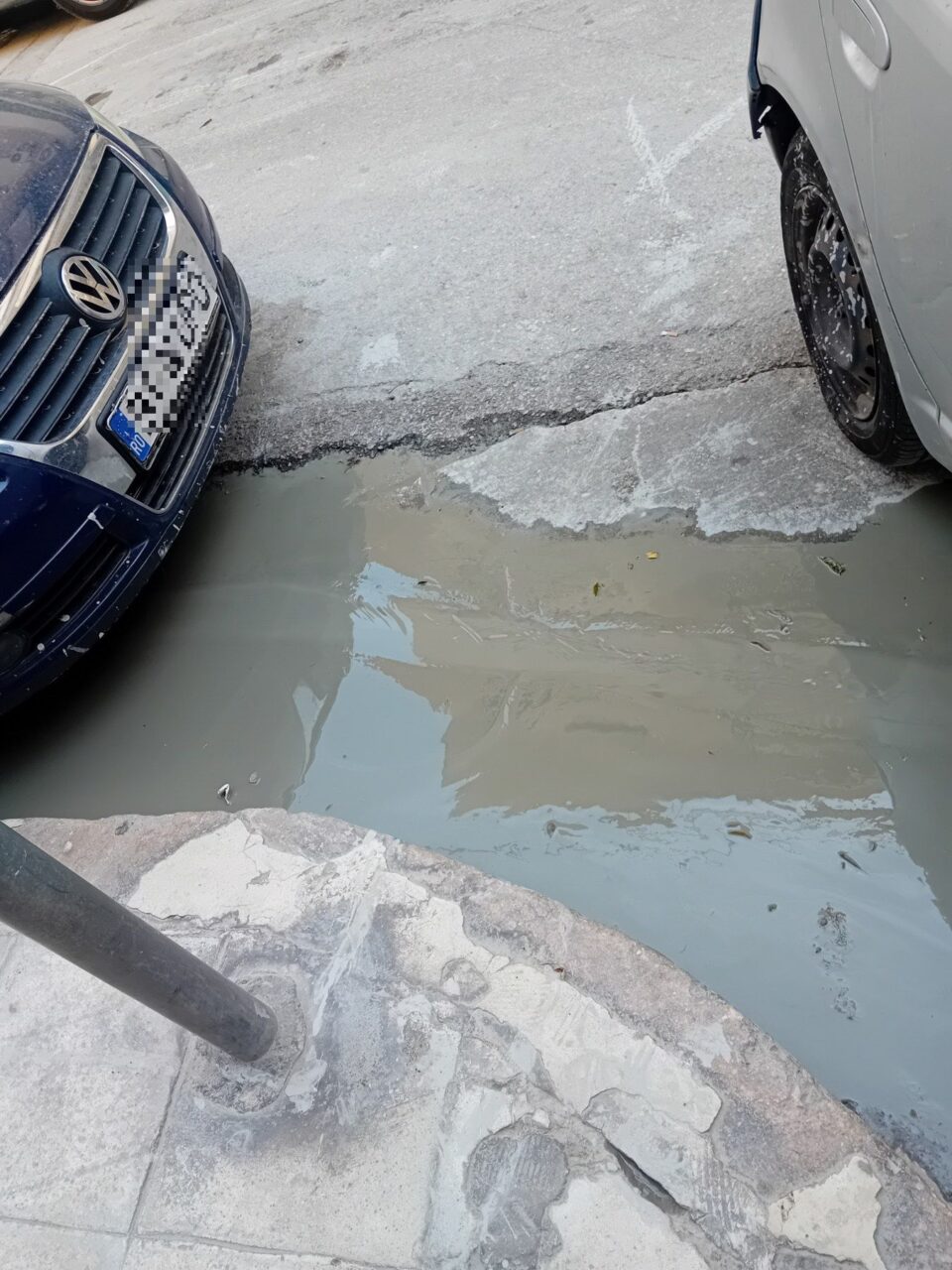 Κυψέλη: Νέα διαρροή λάσπης σε υπόγειο κατοικίας (εικόνες)-2