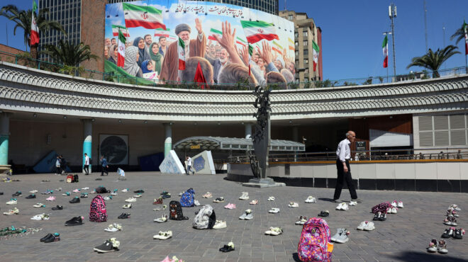 με-το-δάχτυλο-στη-σκανδάλη-παραμένουν-564189202
