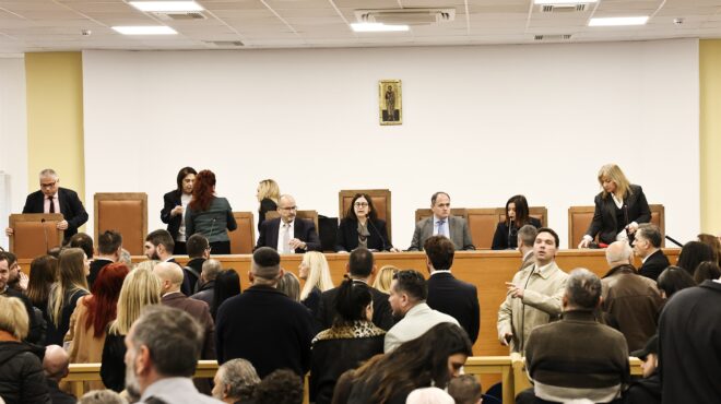 δίκες-για-τα-τέμπη-εντάσεις-βίντεο-και-564159418