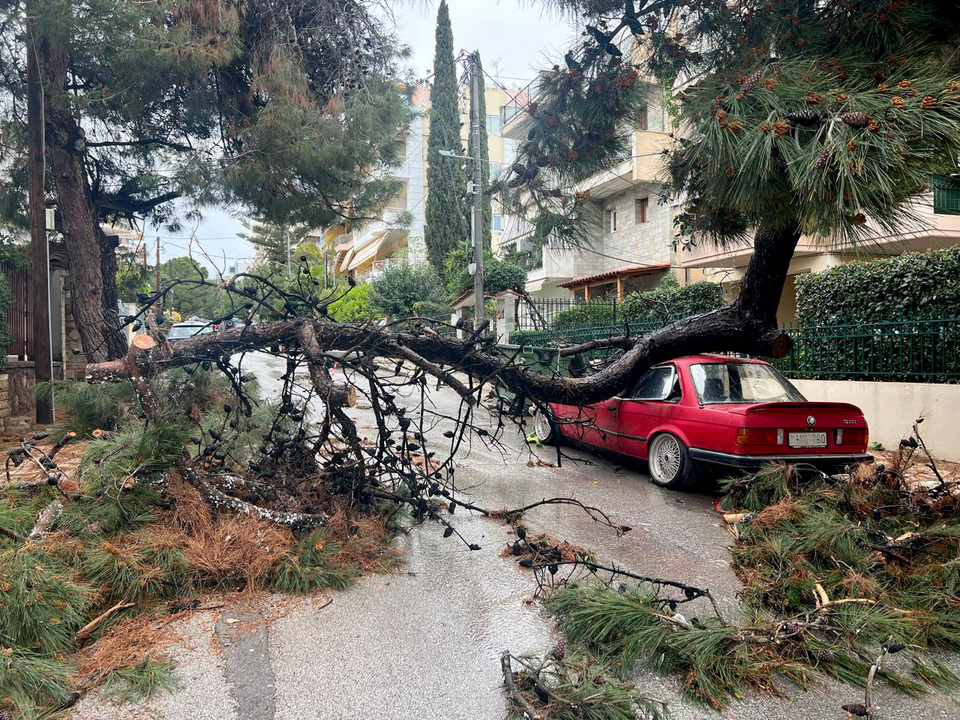 Εναν νεκρό και μεγάλες καταστροφές άφησε πίσω της η κακοκαιρία «Erminio»-3