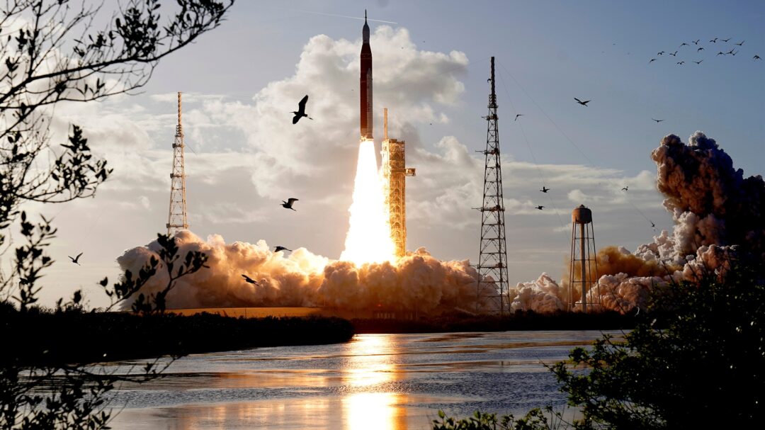 384-400-χλμ-μακριά-από-τη-564160237