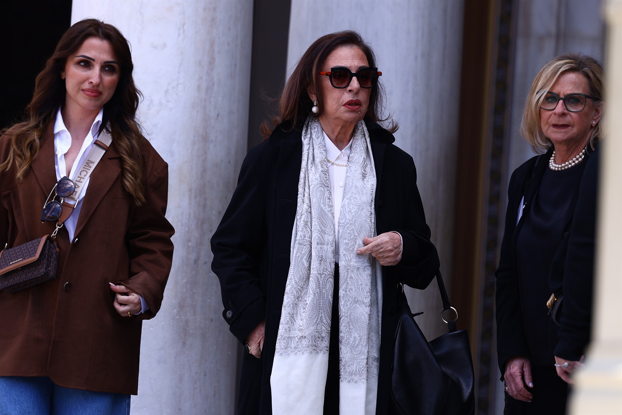 Αποχαιρετισμός στη Μαρινέλλα. Συγκίνηση, λουλούδια και η φωνή της στα ακουστικά-3