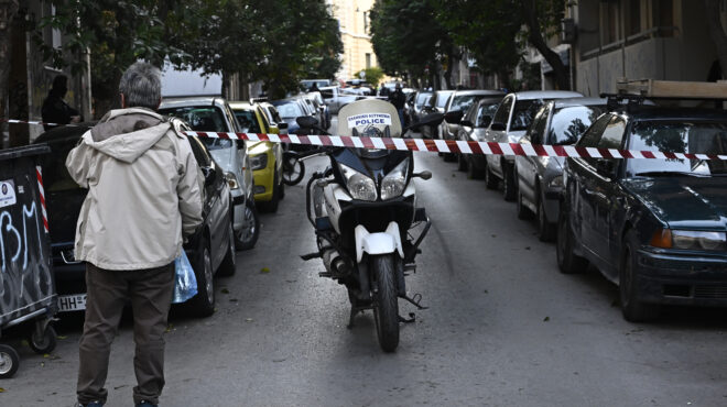 εμπρηστικός-μηχανισμός-έξω-από-τα-γρα-564189277