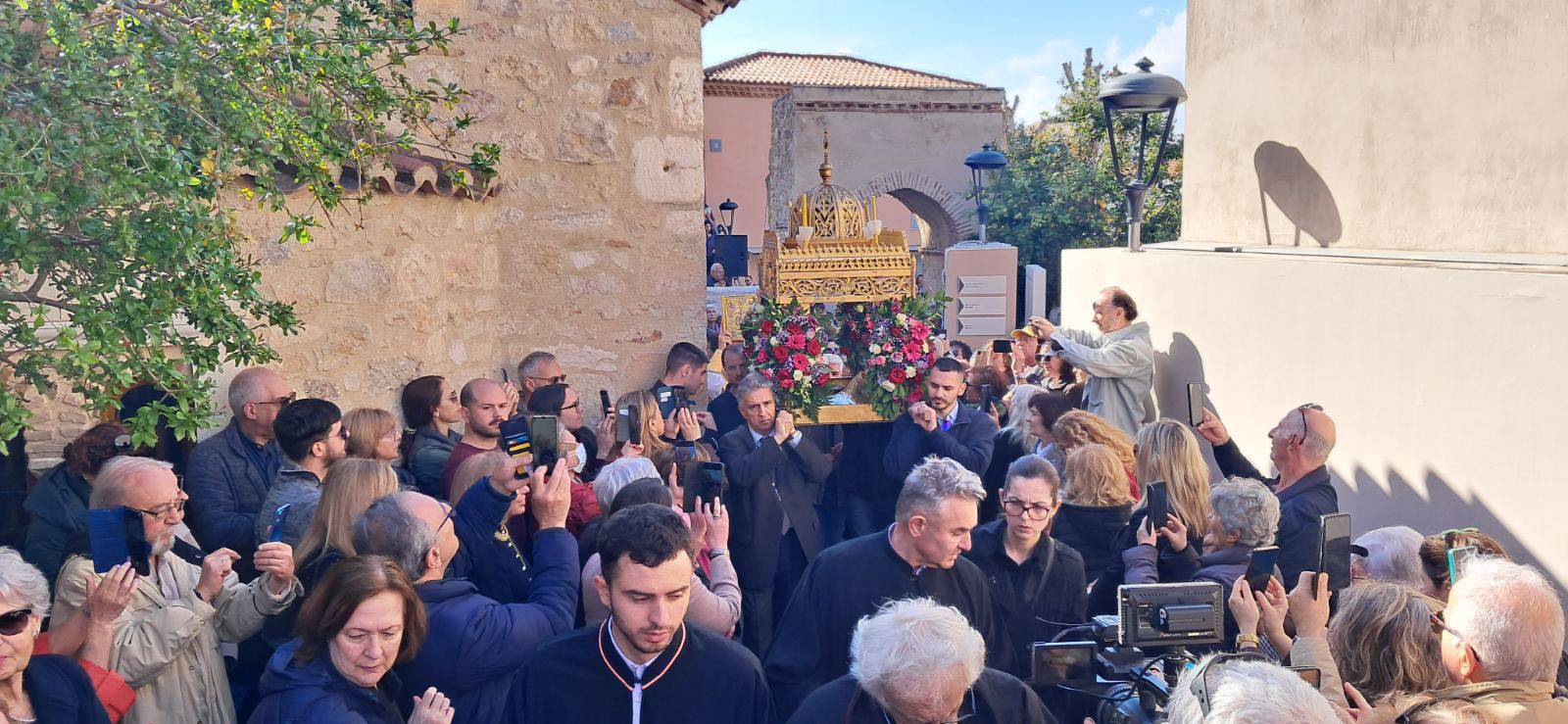 Oταν οι τουρίστες ανακάλυψαν το ελληνικό Πάσχα, που ο Τομ Χανκς ήδη ήξερε-1