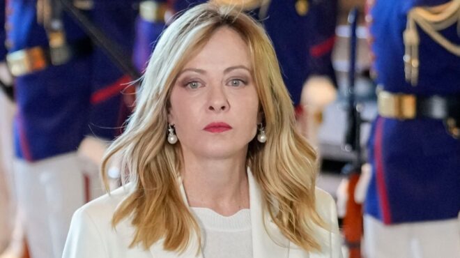 εντός-και-εκτός-οι-πολιτικές-δυσκολίε-564153919