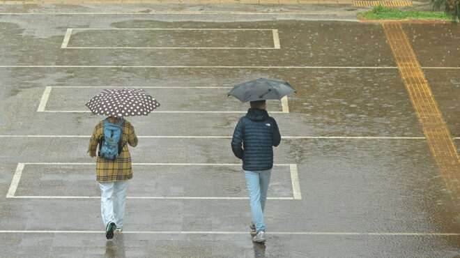 καιρός-βροχερός-με-πτώση-της-θερμοκρα-564189265