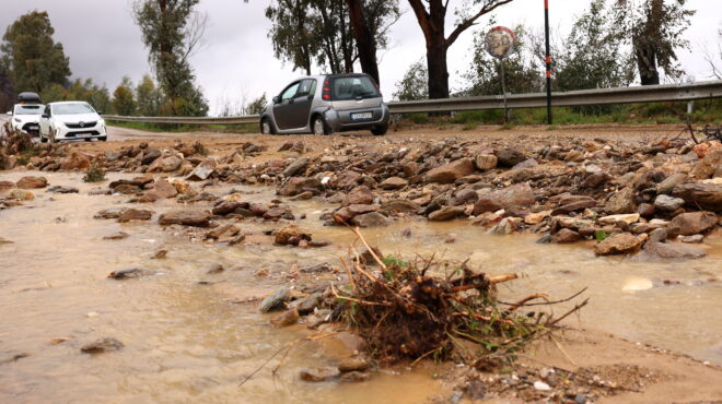 εναν-νεκρό-και-μεγάλες-καταστροφές-άφ-564156217