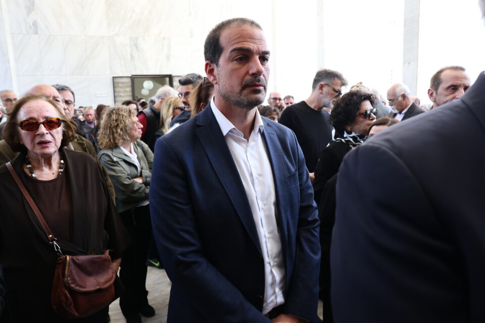 Tελευταίο αντίο στον γιο της Θεανώς Φωτίου, Βασίλη Ρίζο-8