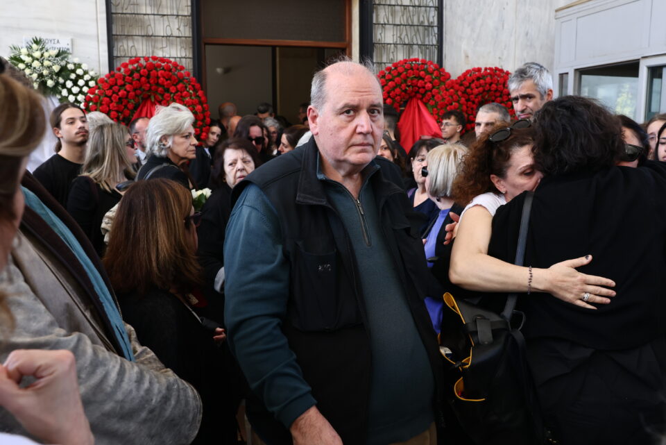 Tελευταίο αντίο στον γιο της Θεανώς Φωτίου, Βασίλη Ρίζο-5