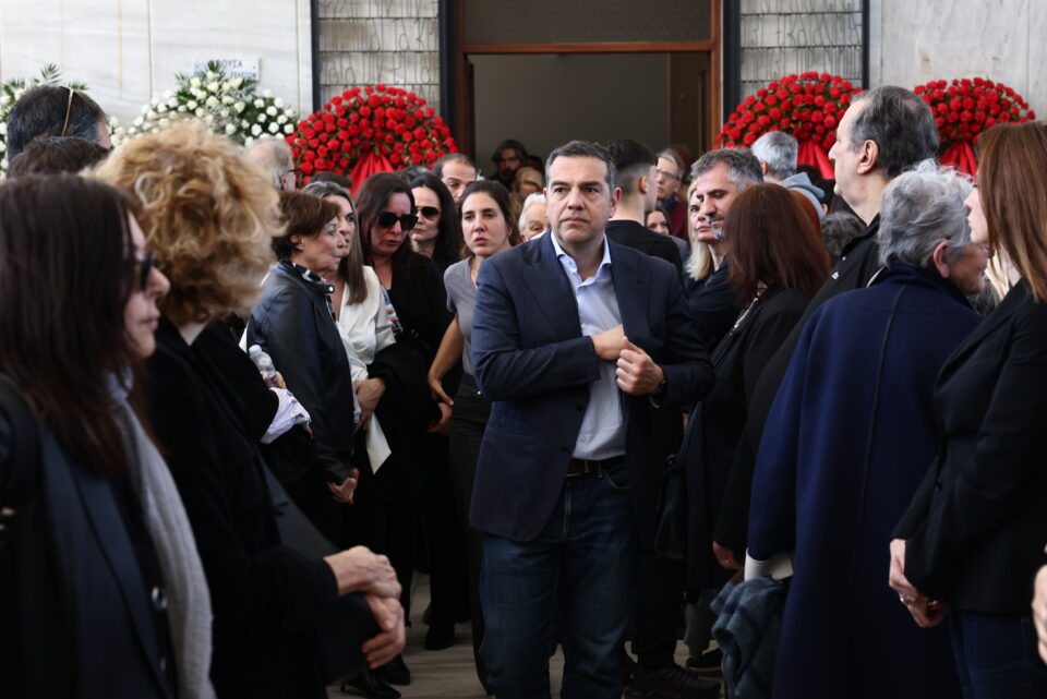 Tελευταίο αντίο στον γιο της Θεανώς Φωτίου, Βασίλη Ρίζο-4