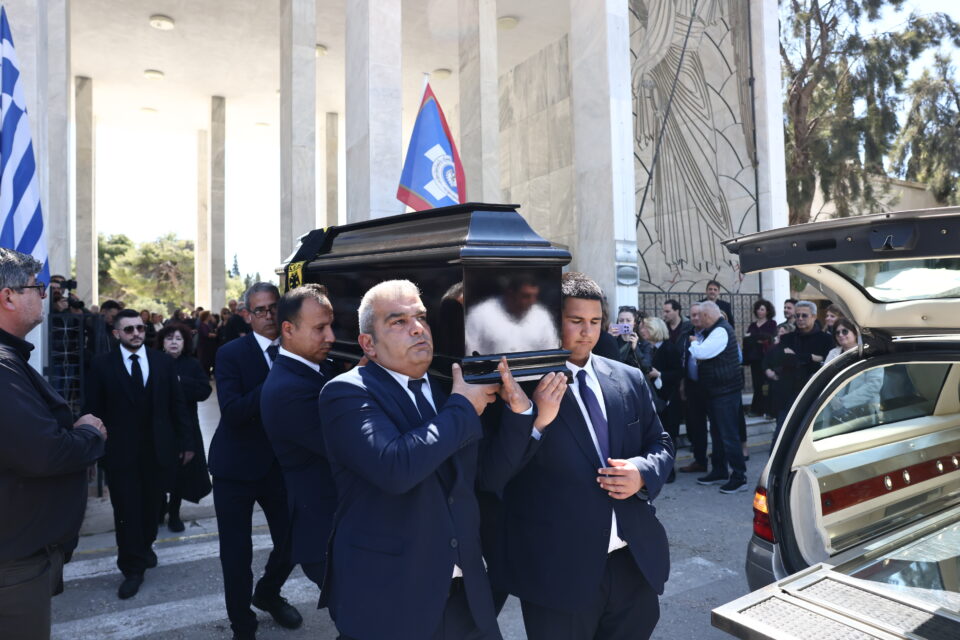 Tελευταίο αντίο στον γιο της Θεανώς Φωτίου, Βασίλη Ρίζο-1