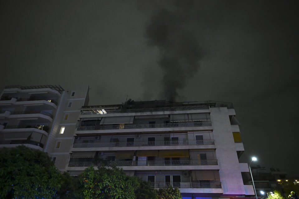 Νέα Σμύρνη: Μία γυναίκα έχασε τη ζωή της από πυρκαγιά-1