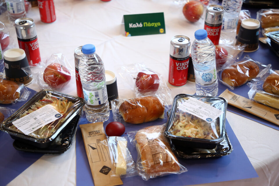 Πασχαλινά Γεύματα Αγάπης από τον δήμο Αθηναίων σε άστεγους και ευάλωτους πολίτες-1