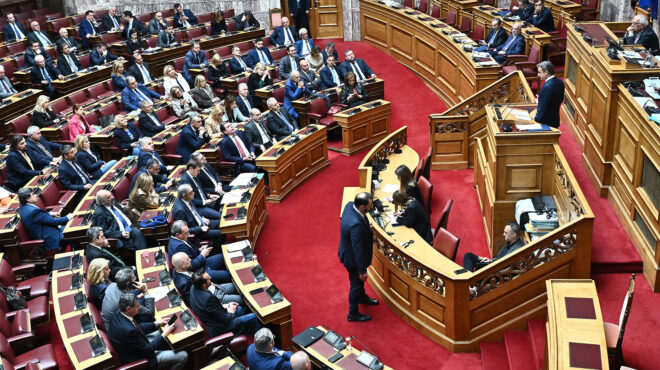 πλειοδοσία-επιθετικών-χαρακτηρισμών-564179032