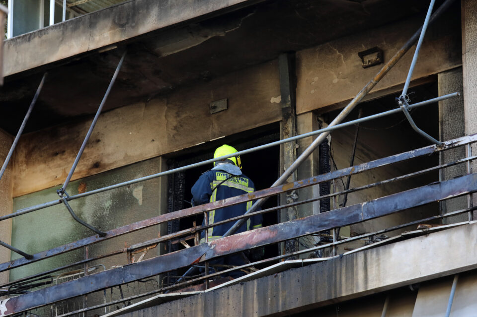 Κολωνός: Δύο νεκροί από φωτιά σε διαμέρισμα-1