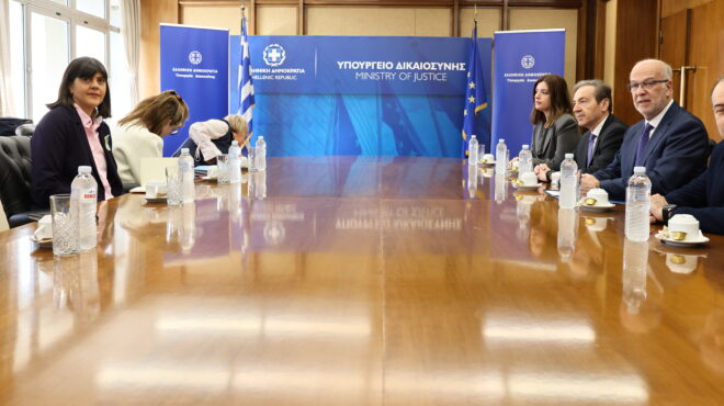 τι-συζήτησαν-φλωρίδης-κοβέσι-στο-υπ-564187489