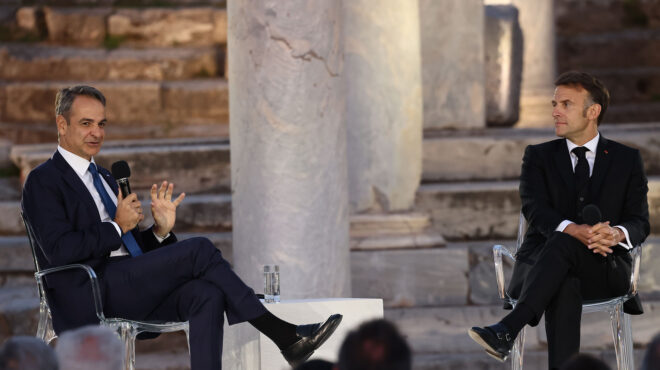 συζήτηση-μητσοτάκη-μακρόν-το-κοινό-564192676