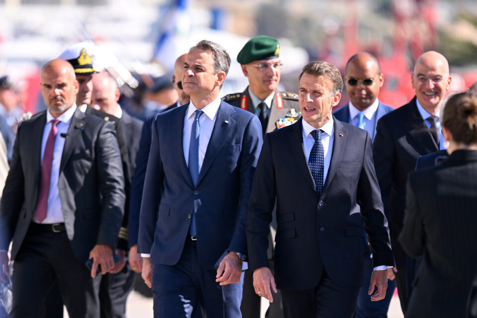 Επίσκεψη Μητσοτάκη – Μακρόν στη φρεγάτα «Κίμων»-1