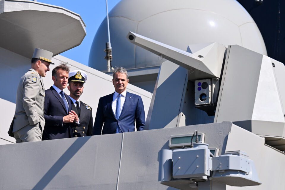 Επίσκεψη Μητσοτάκη – Μακρόν στη φρεγάτα «Κίμων»-2