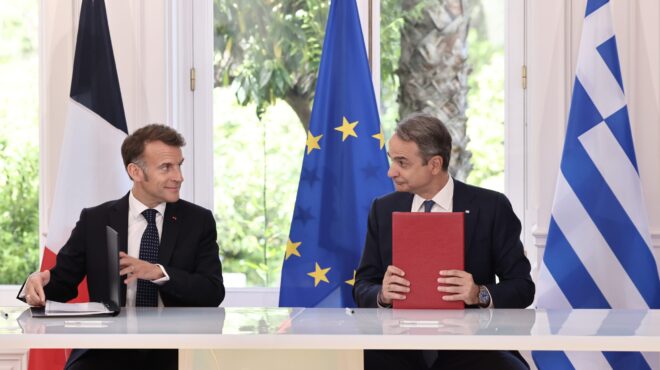 το-ταμείο-της-επίσκεψης-μακρόν-στην-564196033