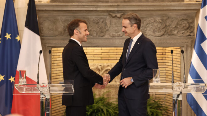 το-αποτύπωμα-της-επίσκεψης-μακρόν-στη-564195562